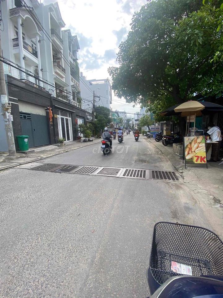nhà 5 x 18, đúc 1 lững , 1 lầu , 4pn , đường 12m