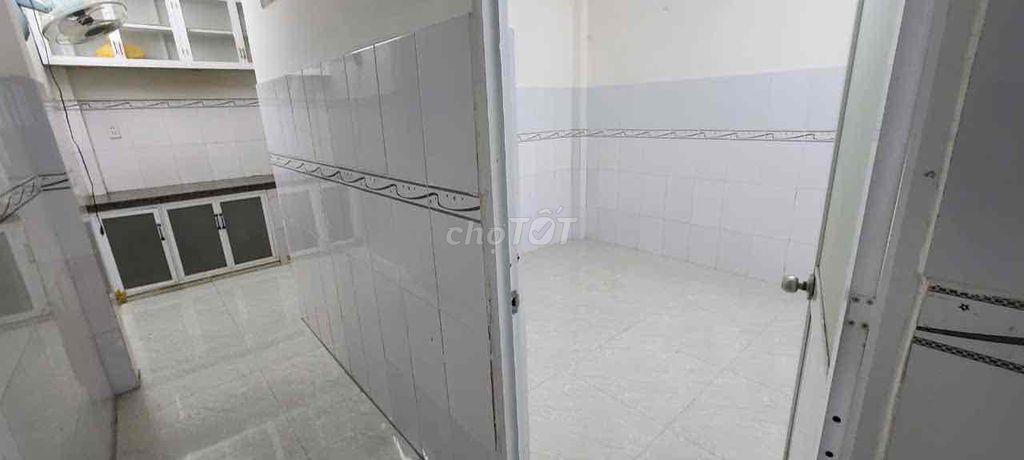 nhà 4 x 15, đúc 1 lầu , hẻm xe hơi , 3pn . 7,5tr/ tháng