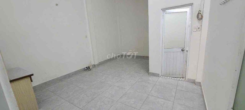 nhà 4 x 15, đúc 1 lầu , hẻm xe hơi , 3pn . 7,5tr/ tháng