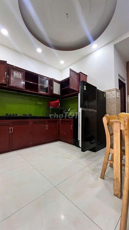 Nhà có nội thất sẵn, 2pn, 2wc. giá 7tr. hẻm pagat