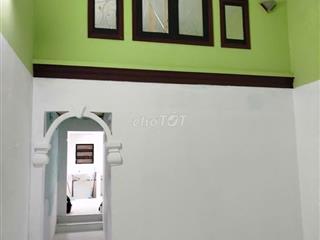 Cho thuê nhà chính chủ - điện nước chính. DT: (4*12)m2, có gác lửng.