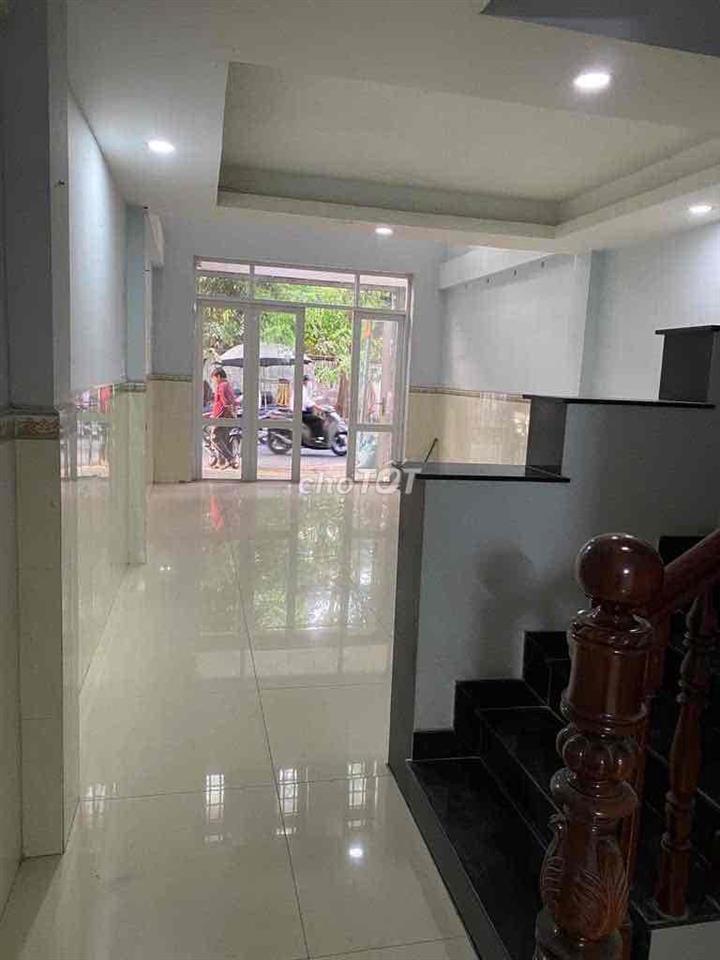 CHO THUÊ NHÀ MẶT TIỀN TTN 17 KHU 38ha GIÁ TỐT