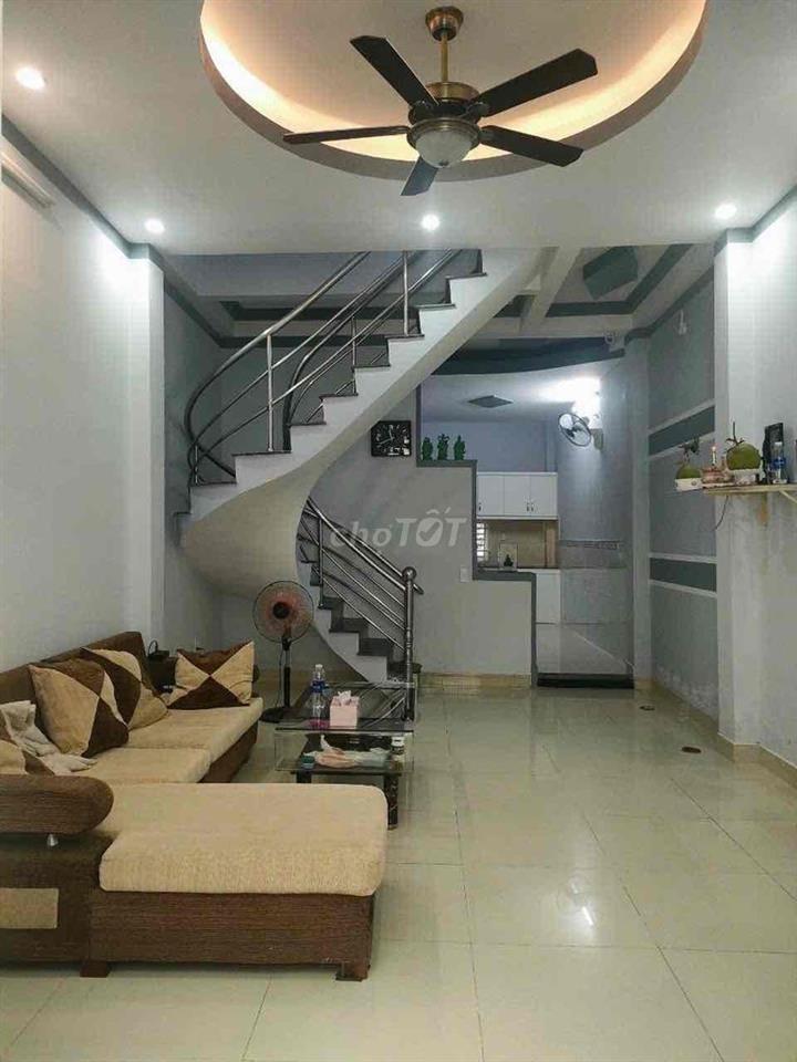 nhà trệt lầu có sân 3pn trần bá giao p5 Gò Vấp
