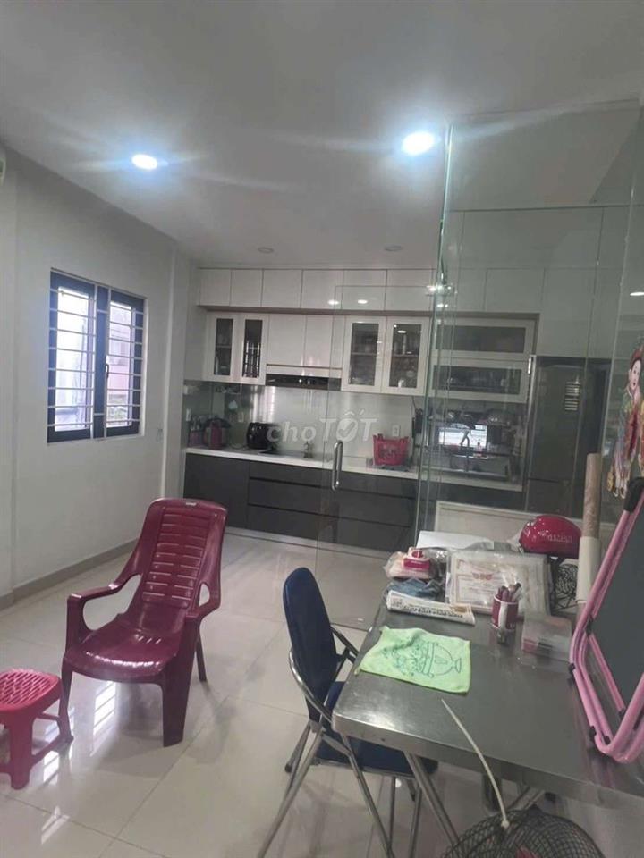 nhà trông vào ỏ ngay đầy đủ nổi that trung tâm tan bình 