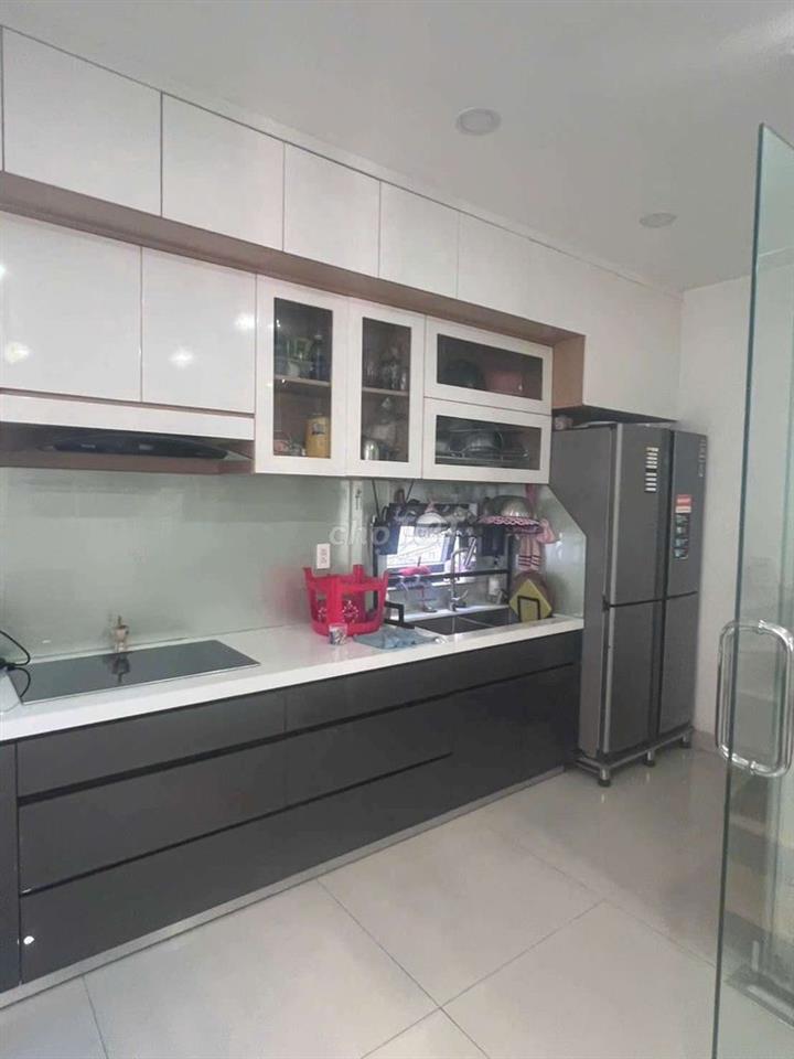 nhà trông vào ỏ ngay đầy đủ nổi that trung tâm tan bình 