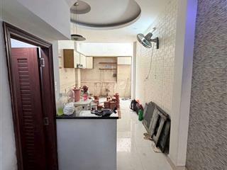 nhà trông vào ỏ ngay được 