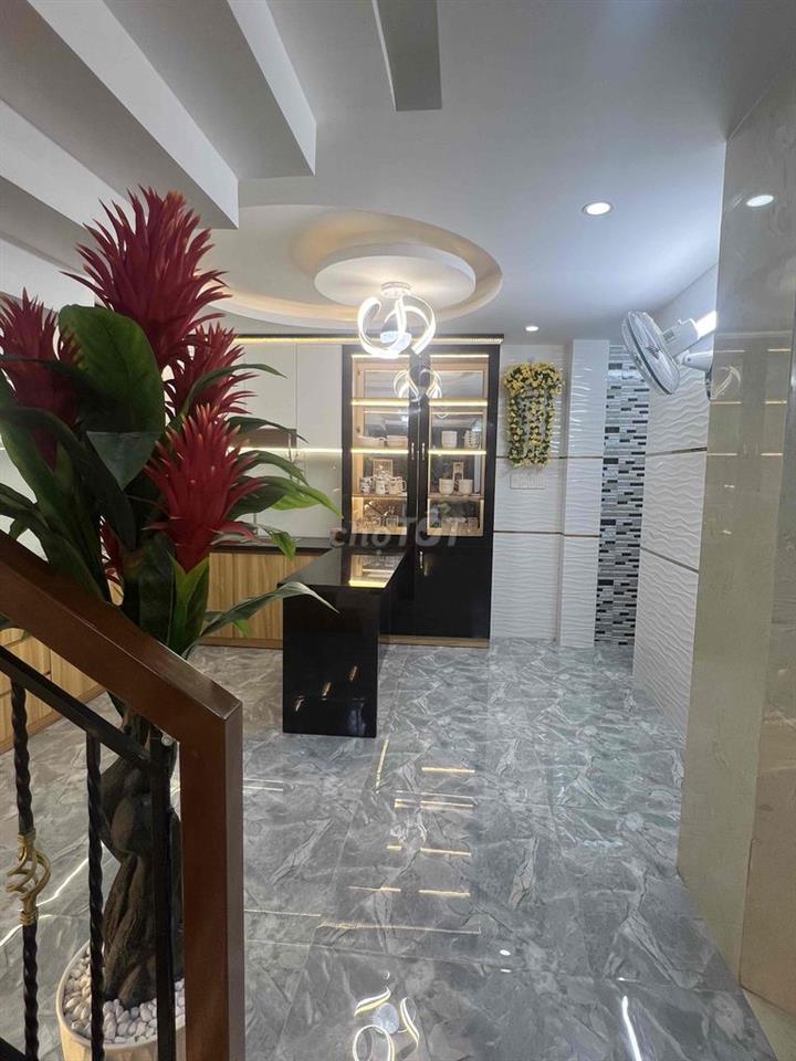 Cho thuê nhà nguyên căn 5 tầng hẻm Phan Huy Ích