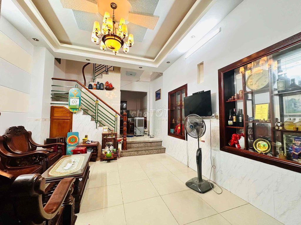 cho thuê nhà Gò Vấp. nhà 3 tầng.fun nội thất