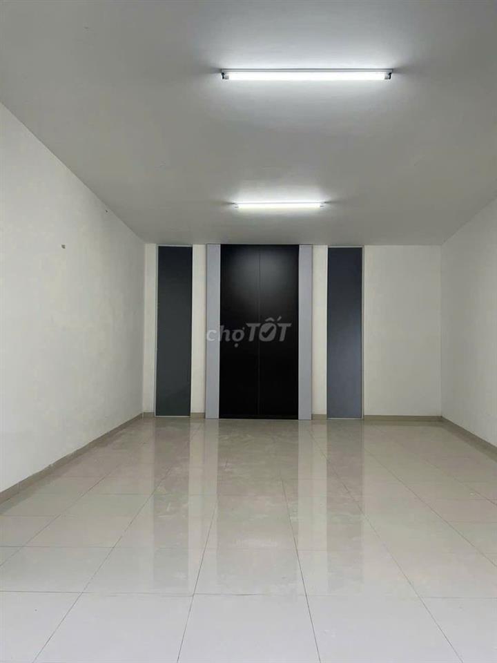 Cho thuê mặt bằng LỚN kinh doanh sầm uất đường Quang Trung