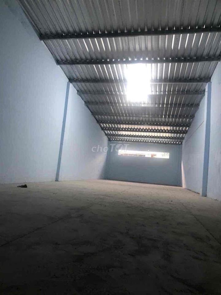 Thuê nhà xưởng hẻm thông thoáng gần chợ