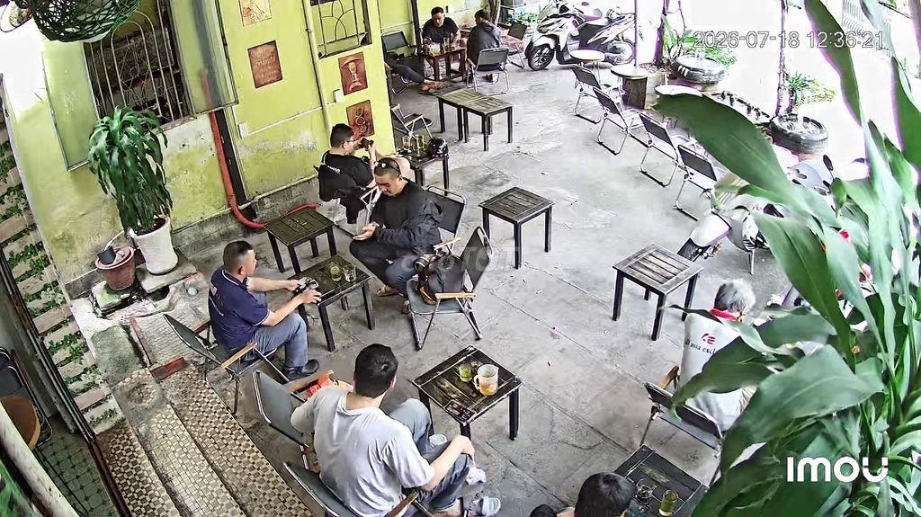 Cần sang quán cà phê