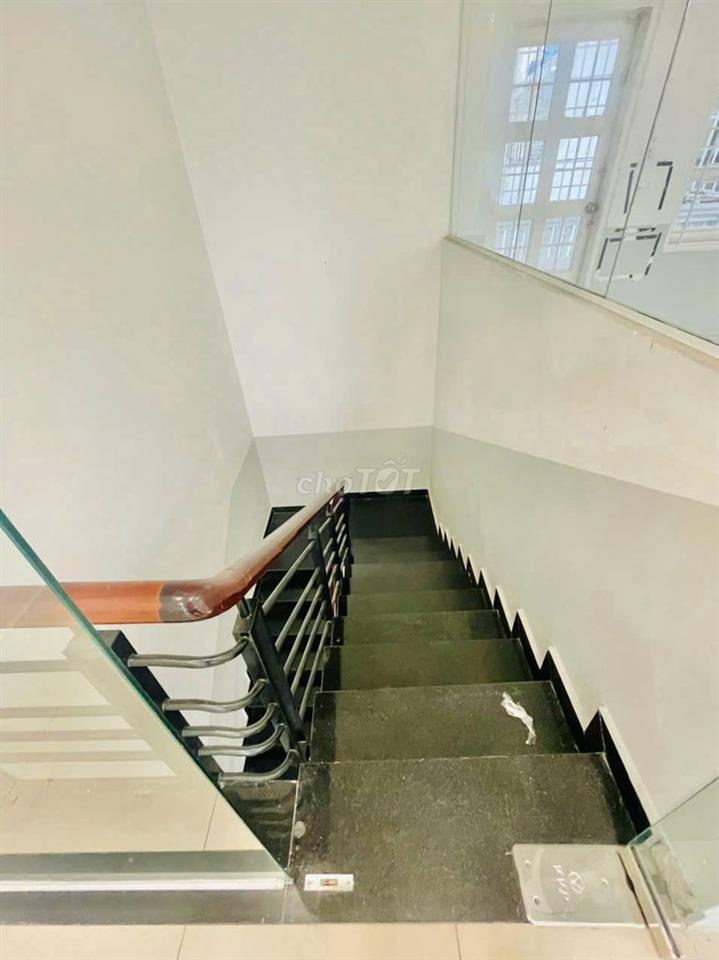 CHO THUÊ NGUYÊN CĂN MẶT TIỀN NGUYÊN VĂN LƯỢNG (HẦM_3 LẦU 8X18) TRÍ ĐẸP