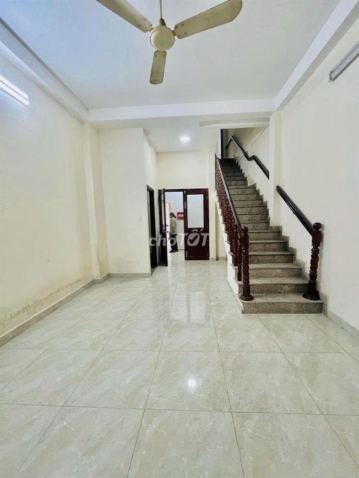 CHO THUÊ NHÀ MẶT TIỀN NGUYỄN THÁI SƠN (TRỆT 3 LẦU 4X18) TRỆT TO RỘNG
