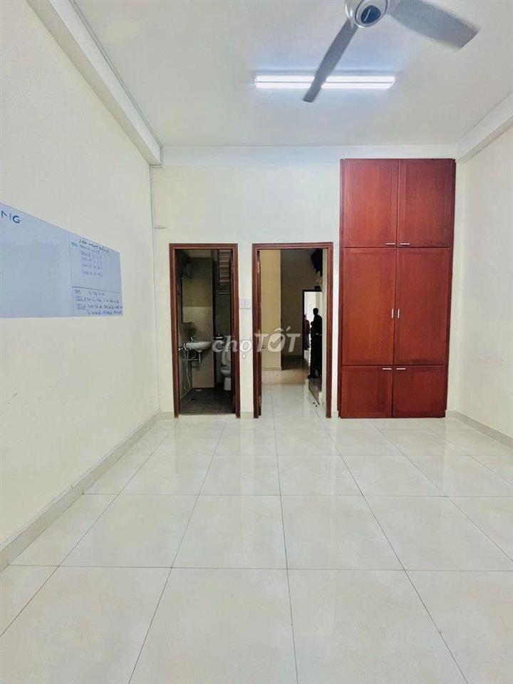 CHO THUÊ NHÀ MẶT TIỀN NGUYỄN THÁI SƠN (TRỆT 3 LẦU 4X18) TRỆT TO RỘNG