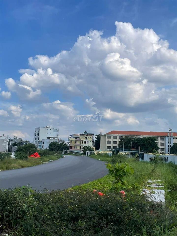 CHO THUÊ ĐẤT TRỐNG MẶT TIỀN BỜ KÊNH_800m2_CÓ MẶT TIỀN 30m_KD ĐA NGÀNH