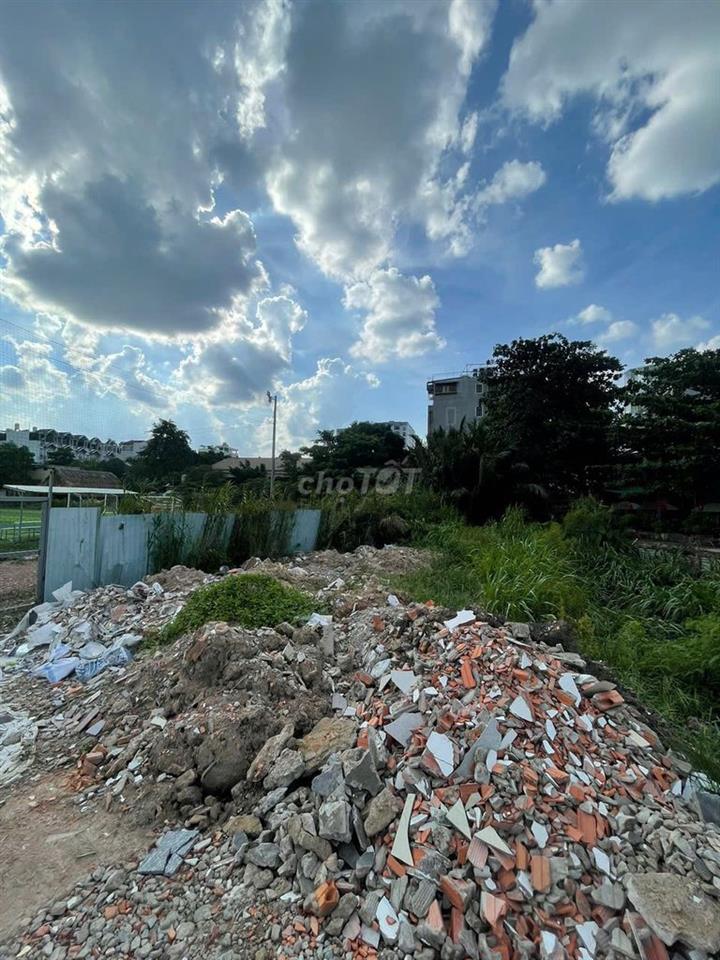 CHO THUÊ ĐẤT TRỐNG MẶT TIỀN BỜ KÊNH_800m2_CÓ MẶT TIỀN 30m_KD ĐA NGÀNH