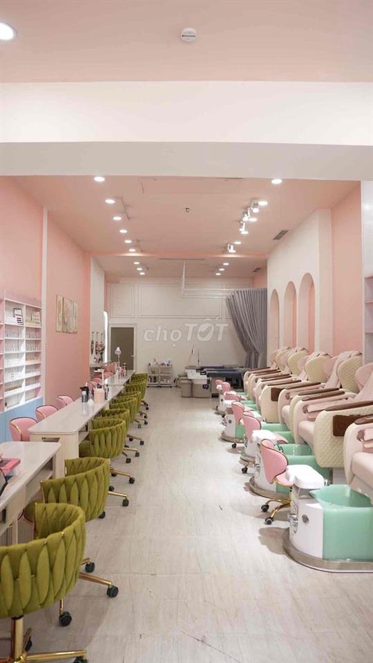 sang nhượng tiệm nail-gội đầu-mi ngay ngã 4 CV Làng Hoa gò vấp