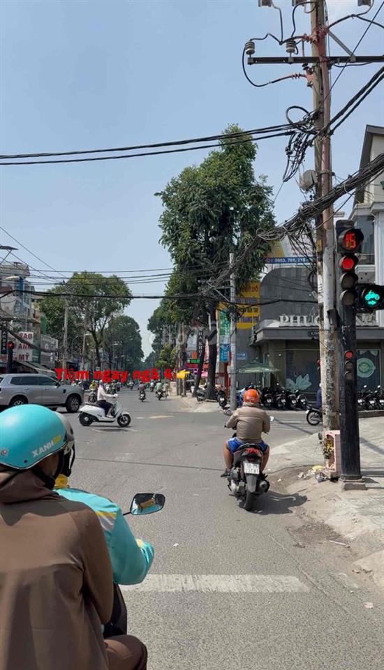 sang nhượng tiệm nail-gội đầu-mi ngay ngã 4 CV Làng Hoa gò vấp