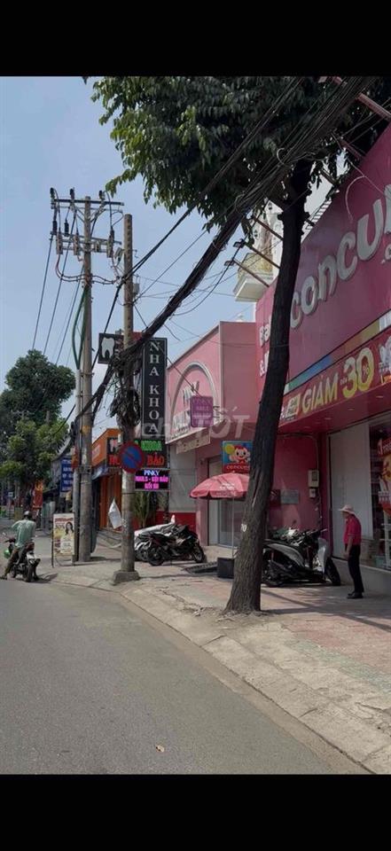 sang nhượng tiệm nail-gội đầu-mi ngay ngã 4 CV Làng Hoa gò vấp