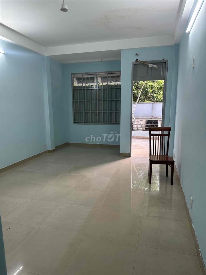 Chính chủ cho thuê nhà mặt tiền + 1 lầu đường Phan Văn Trị, phường 10