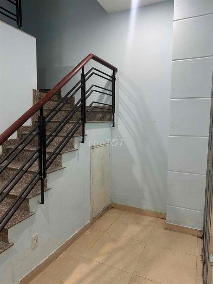 Chính chủ cho thuê nhà mặt tiền + 1 lầu đường Phan Văn Trị, phường 10