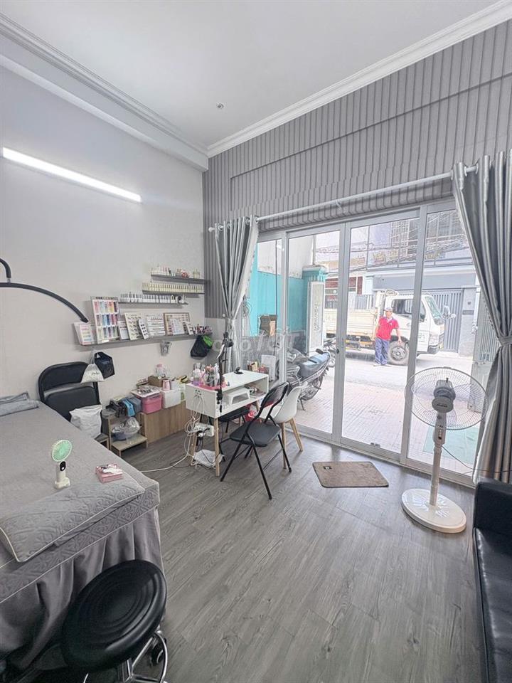share mặt bằng làm nail