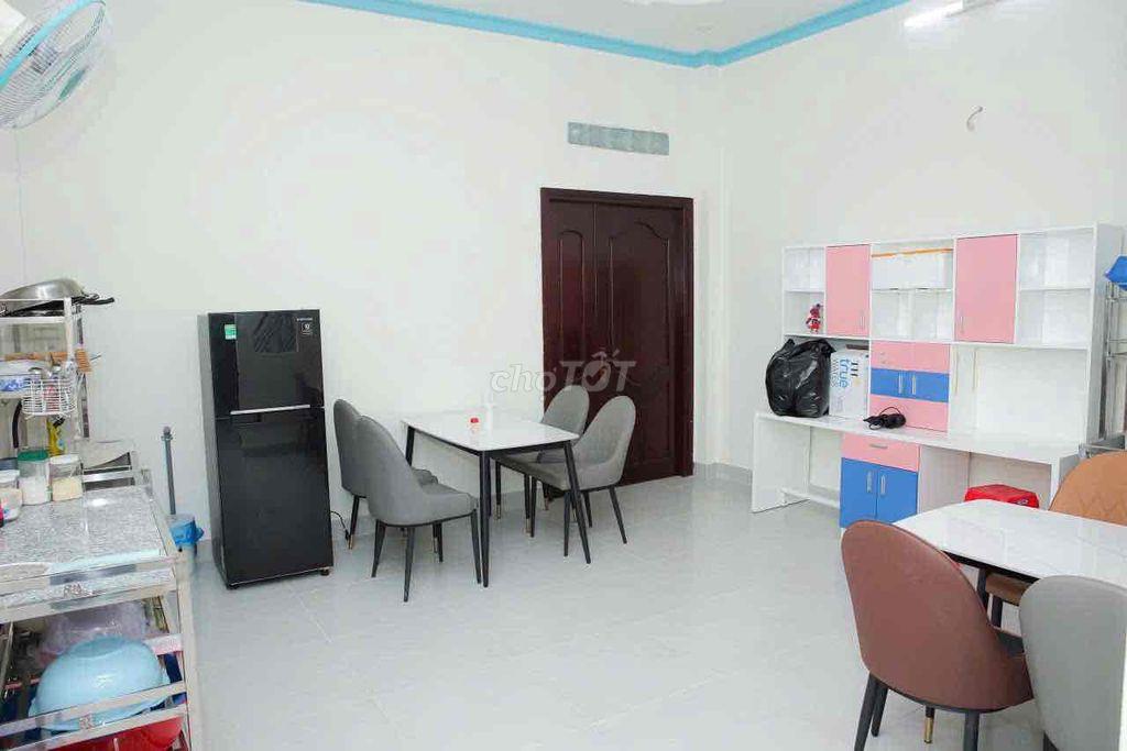 phòng đầy đủ tiện nghi, thuê giờ, ngày, tháng đều có