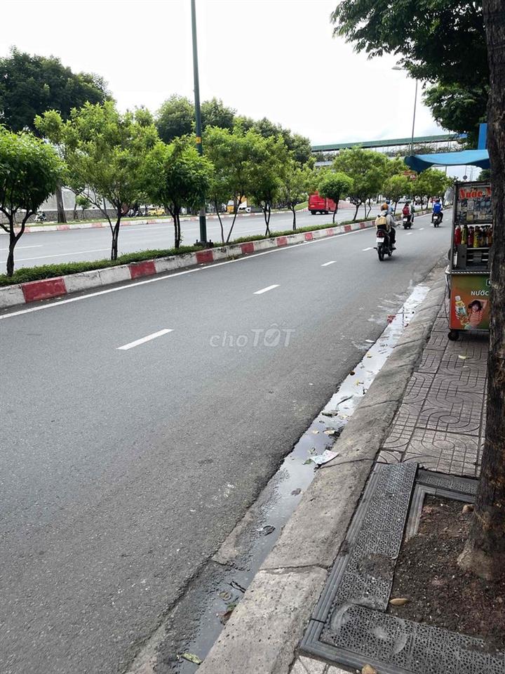 NHÀ MẶT TIỀN PHẠM VĂN ĐỒNG – NHÀ 4 TẦNG, VỊ TRÍ KINH DOANH ĐẸP