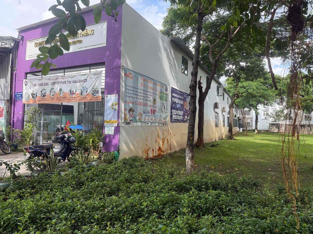 mặt bằng sát công viên