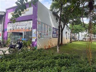 mặt bằng sát công viên