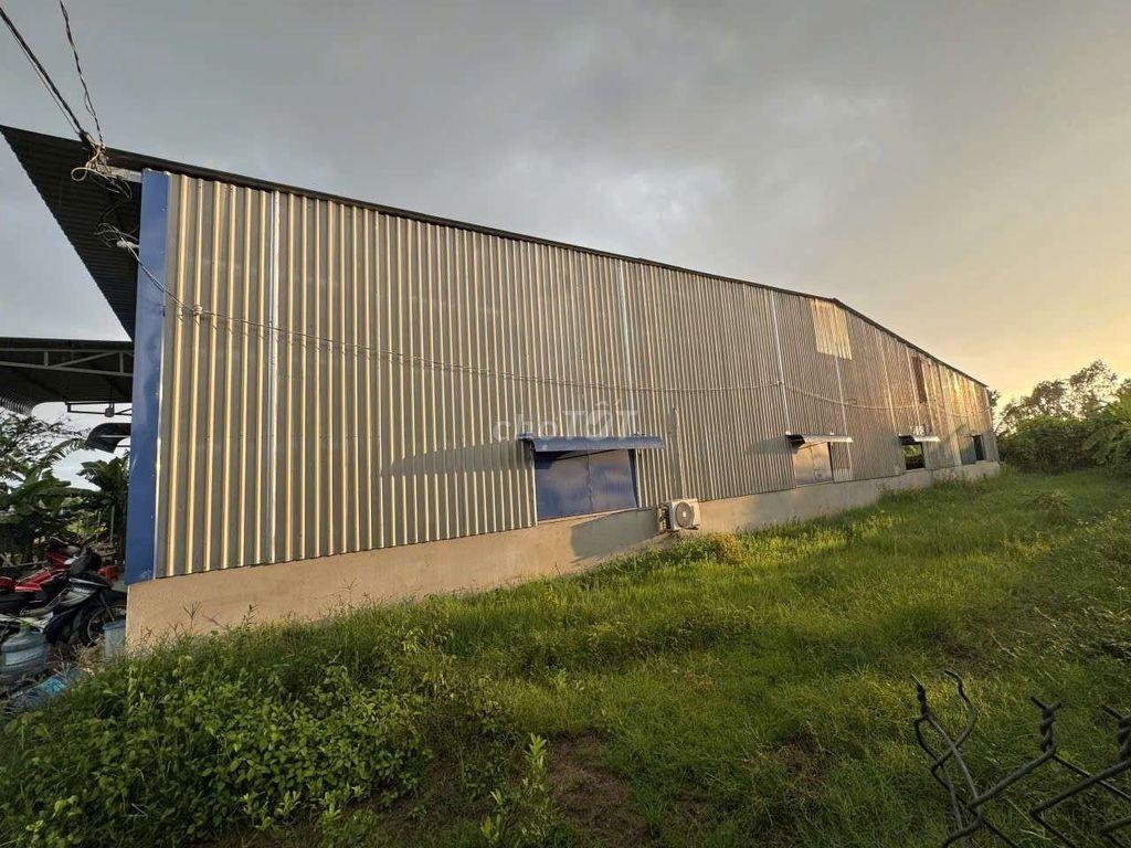 cho thue kho xuong 700m thah xuan 52