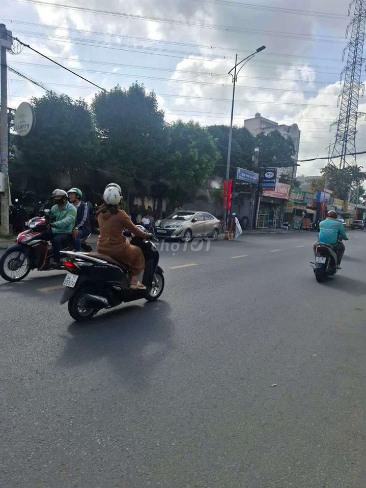 cho thue quan nhau 400m goc 2 mat tien quan 12