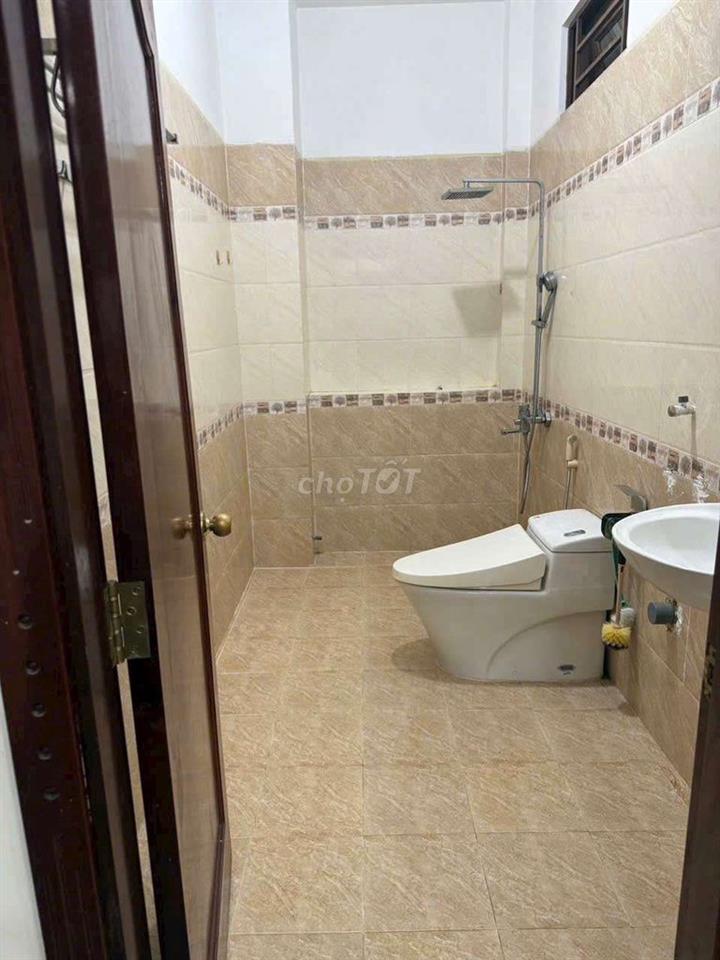 Phòng 50m2 gần CV Làng Hoa, giờ giấc tự do