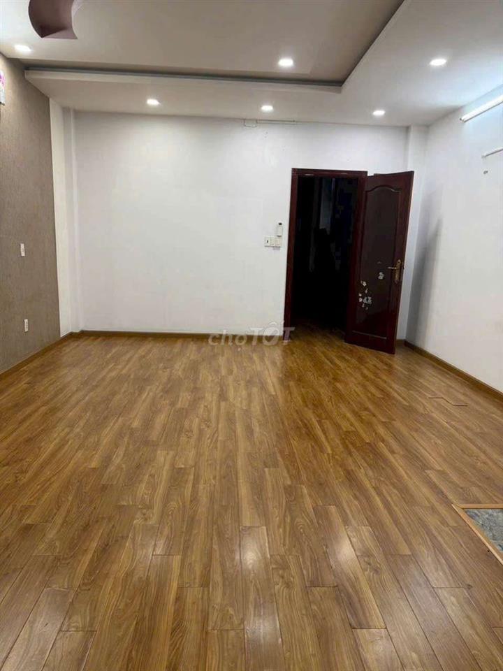 Phòng 50m2 gần CV Làng Hoa, giờ giấc tự do