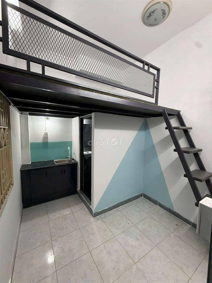 Phòng trọ gần sân bay, giờ giấc tự do