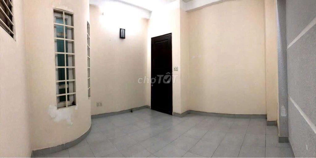 Nhà nguyên căn HXH tới cửa gần đường Dương Quảng Hàm