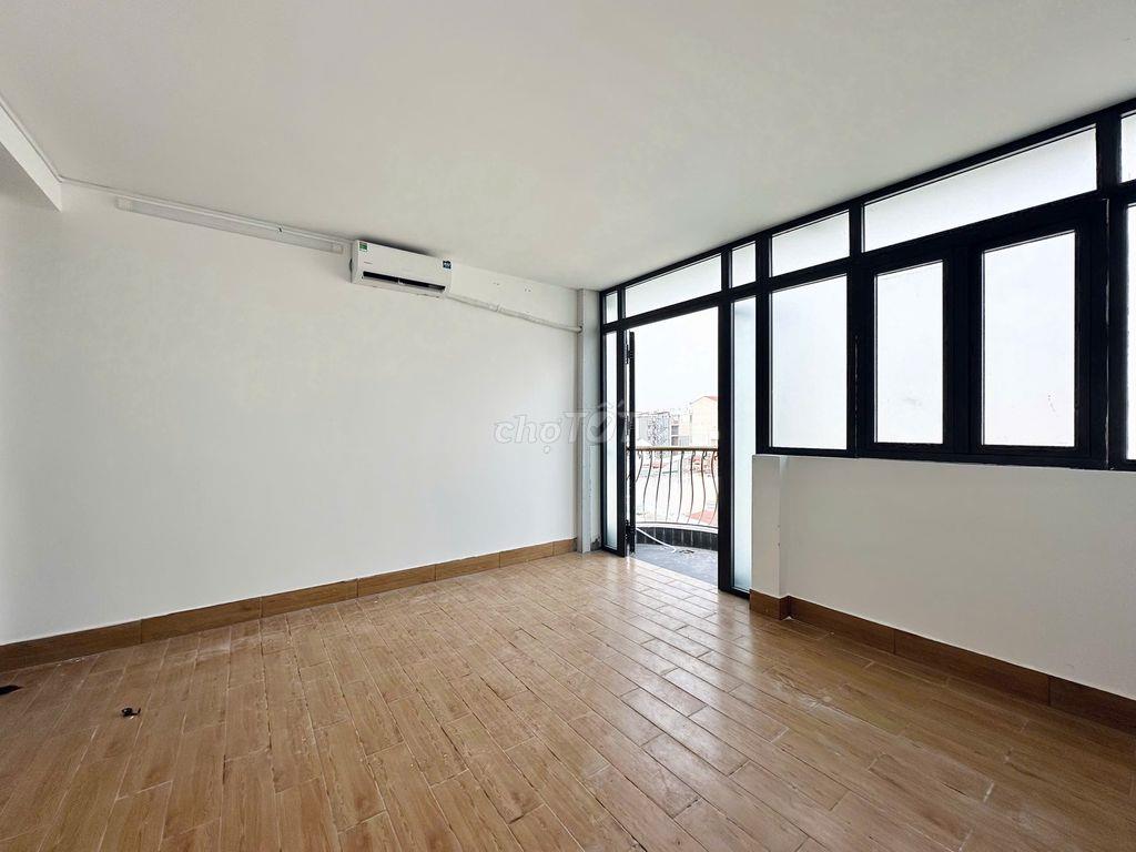 FULL NỘI THẤT - BAN CÔNG ĐI BỘ TỚI TRƯỜNG ĐẠI HỌC VĂN LANG.