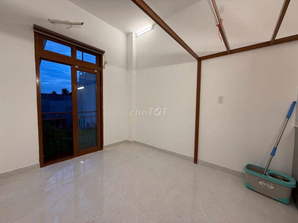 NGAY ĐH NGUYỄN TẤT THÀNH QUẬN 12