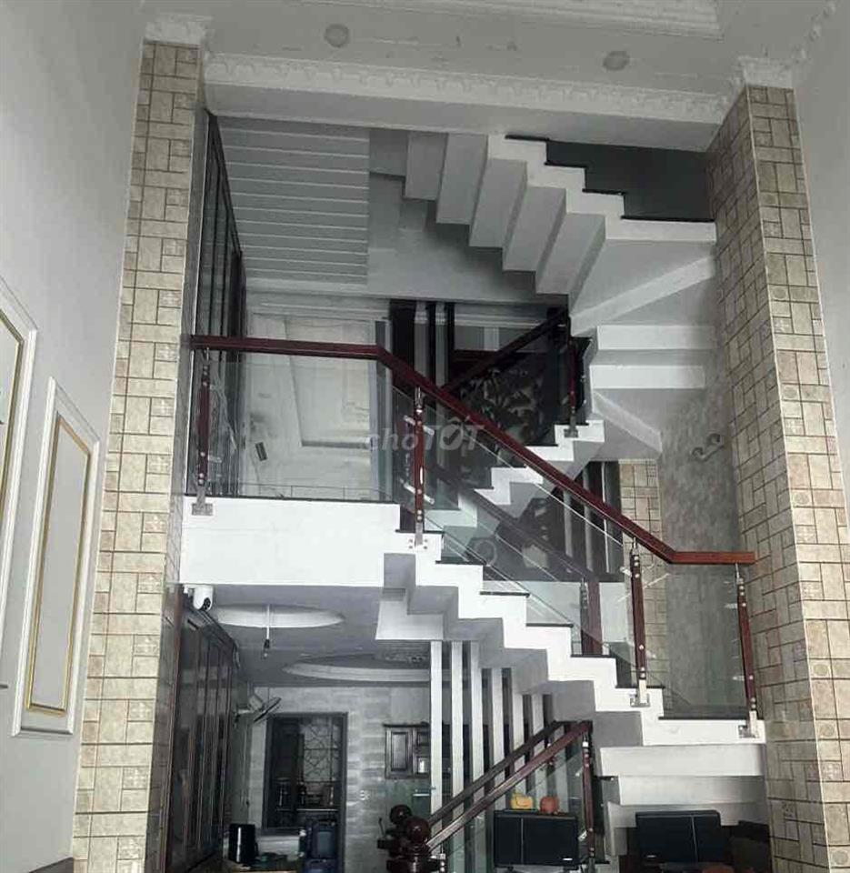 CHO THUÊ CĂN HỘ MẶT TIỀN ĐƯỜNG THỐNG NHẤT