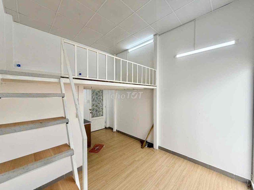 PHÒNG DUPLEX BANCOL RỘNG KẾ BÊN ĐẠI HỌC VĂN LANG