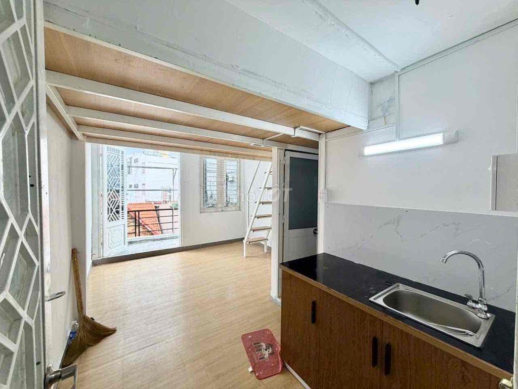 PHÒNG DUPLEX BANCOL RỘNG KẾ BÊN ĐẠI HỌC VĂN LANG