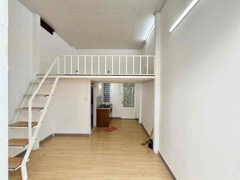 PHÒNG DUPLEX BANCOL RỘNG KẾ BÊN ĐẠI HỌC VĂN LANG