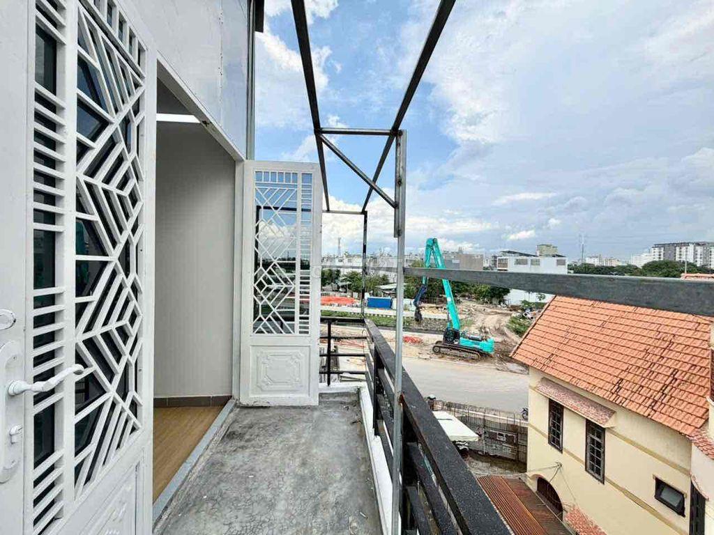 PHÒNG DUPLEX BANCOL RỘNG KẾ BÊN ĐẠI HỌC VĂN LANG