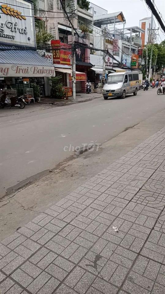 cho thuê mặt bằng trước nhà 