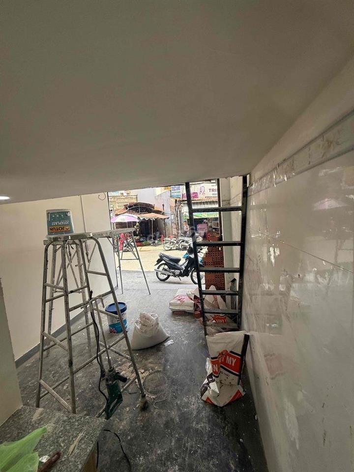 cho thuê mặt bằng mới xây dựng xong ngay chợ căn cứ phù buôn bán lh