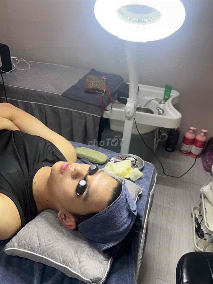 cần sang tiệm nail gội đầu dưỡng sinh massage