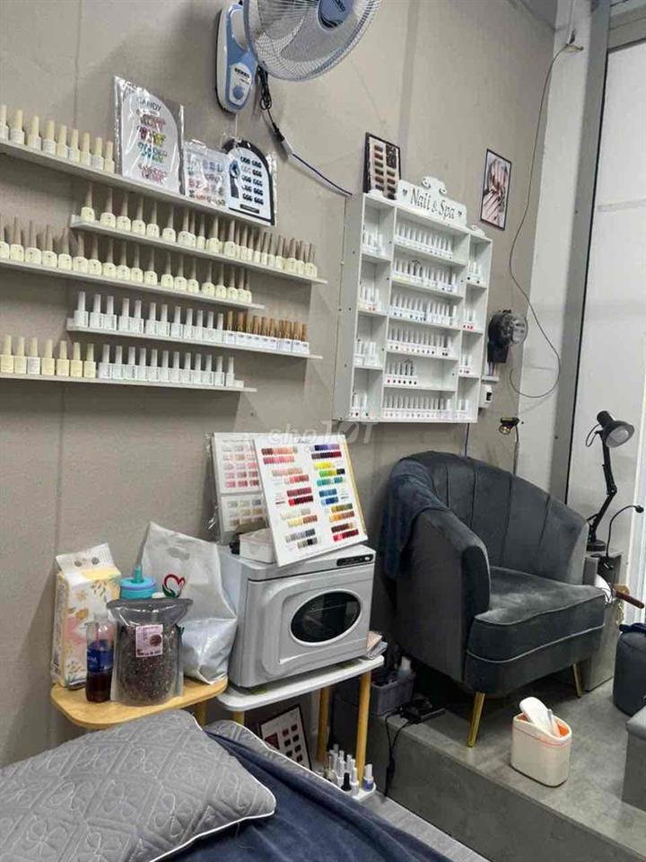 cần sang tiệm nail gội đầu dưỡng sinh massage
