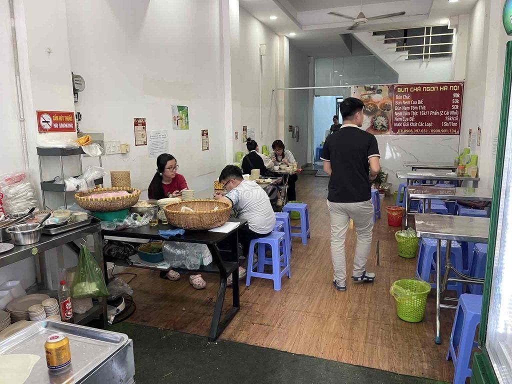 SANG RẺ  QUÁN CƠM TẤM – BÚN CHẢ ĐẸP LẮM ! Mb ngang 4m x 17m , Mb thuê