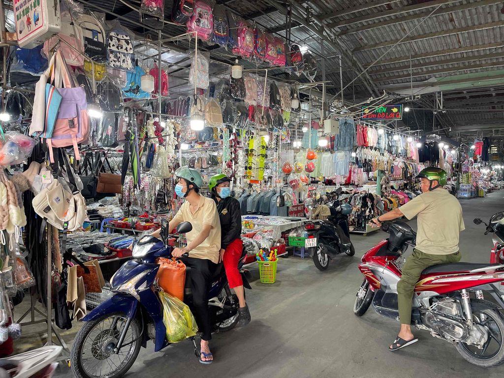 SANG RẺ SẠP GÓC VỊ TRÍ ĐẮC ĐỊA NGAY GẦN MT CỔNG CHÍNH CHỢ QUANG VINH 3