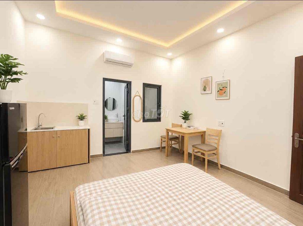 PHÒNG CHO THUÊ BAN CÔNG 30m2 (Gần ga T3)